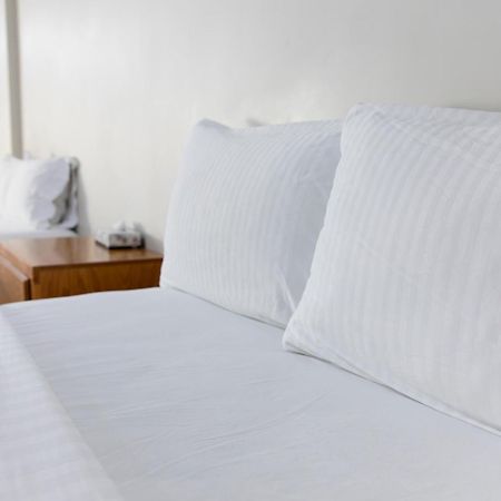 La Huerta Inn & Suites Cuauhtémoc Екстериор снимка
