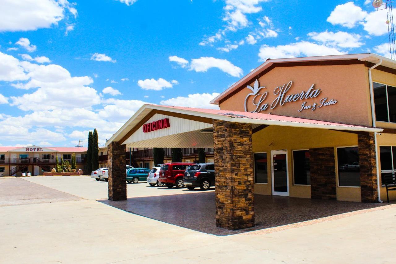 La Huerta Inn & Suites Cuauhtémoc Екстериор снимка