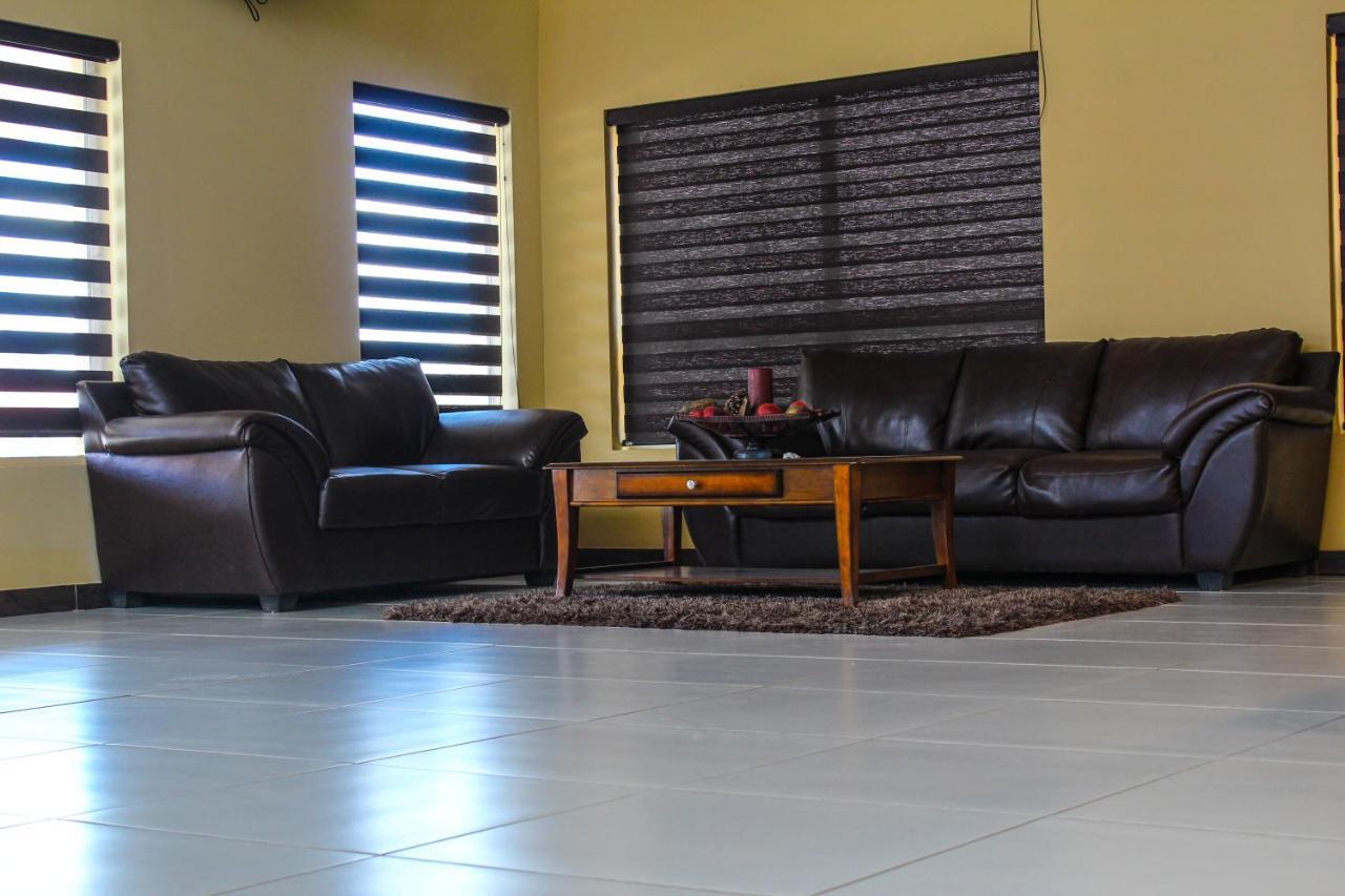 La Huerta Inn & Suites Cuauhtémoc Екстериор снимка