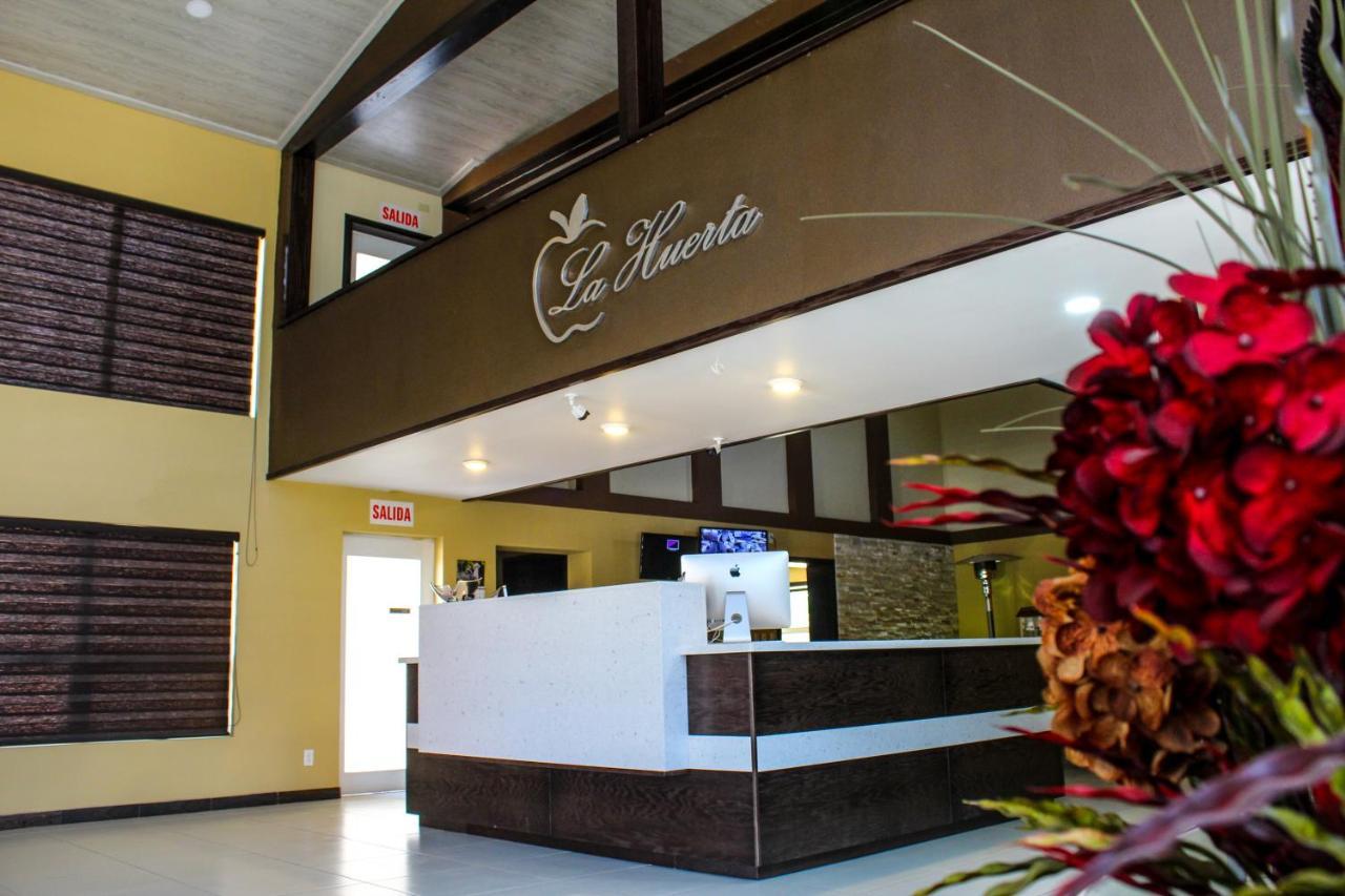 La Huerta Inn & Suites Cuauhtémoc Екстериор снимка