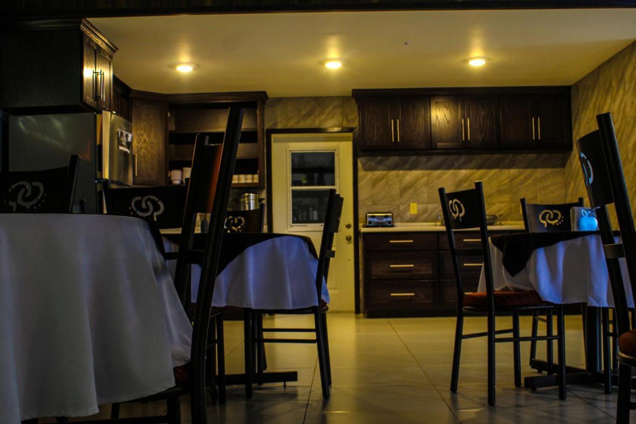La Huerta Inn & Suites Cuauhtémoc Екстериор снимка