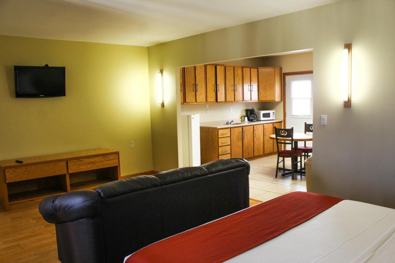 La Huerta Inn & Suites Cuauhtémoc Екстериор снимка