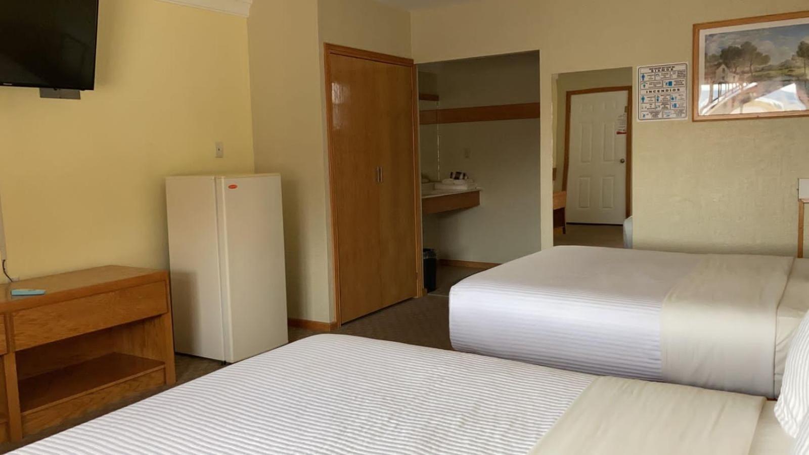 La Huerta Inn & Suites Cuauhtémoc Стая снимка