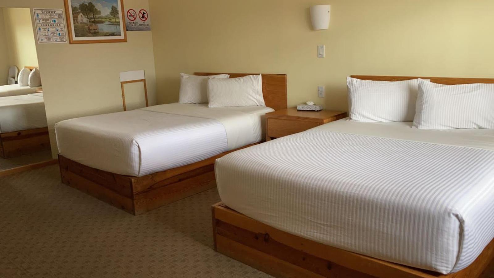 La Huerta Inn & Suites Cuauhtémoc Стая снимка