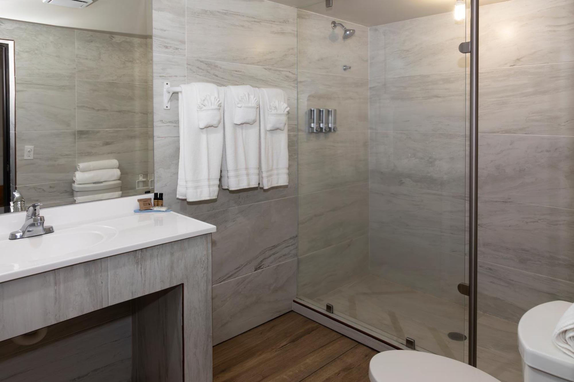 La Huerta Inn & Suites Cuauhtémoc Екстериор снимка