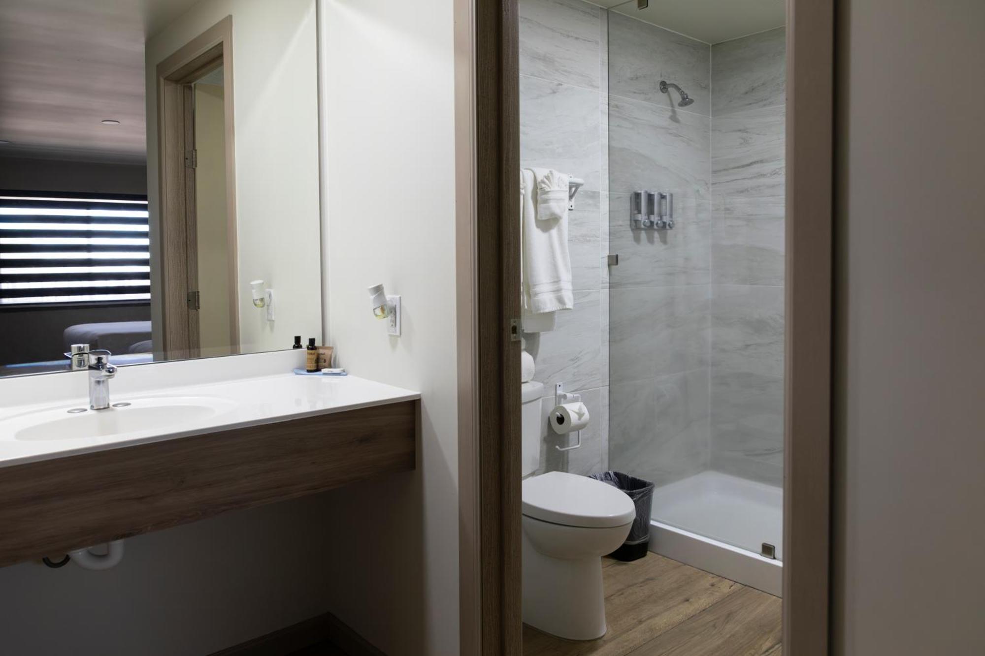 La Huerta Inn & Suites Cuauhtémoc Екстериор снимка